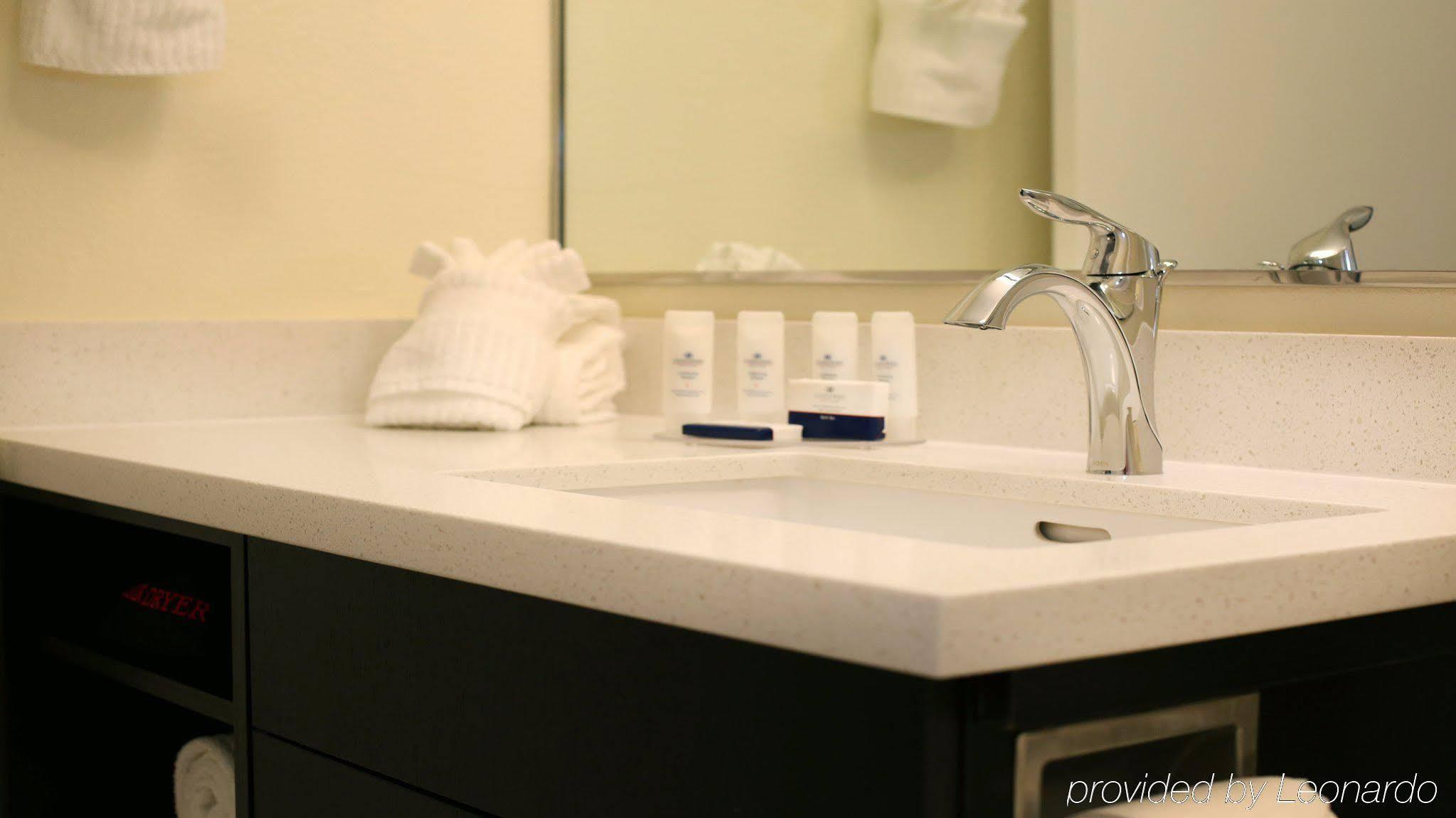 Candlewood Suites East Lansing By Ihg Exteriör bild